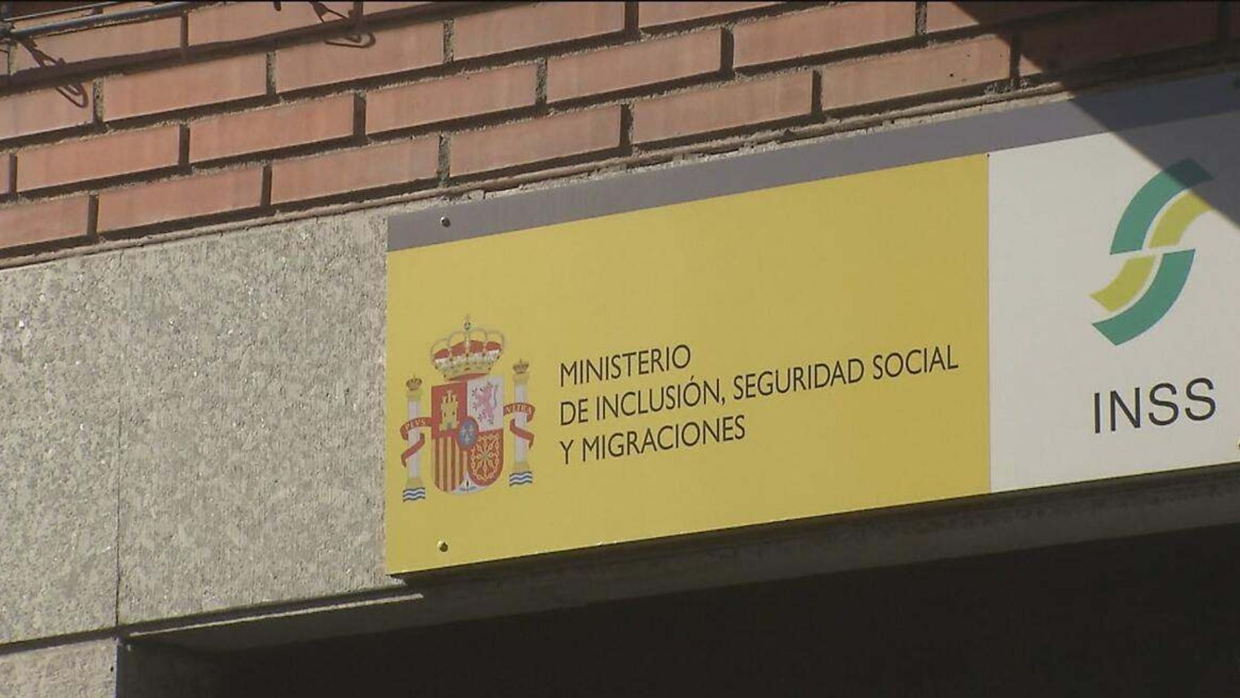 Cartel de un edificio de la Seguridad Social.