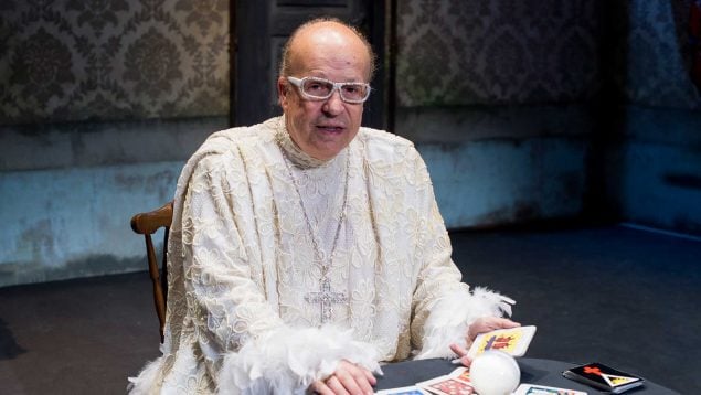 Posado de Rappel durante la presentación de la obra de teatro 'El secuestro del adivino' (Foto: Gtres).