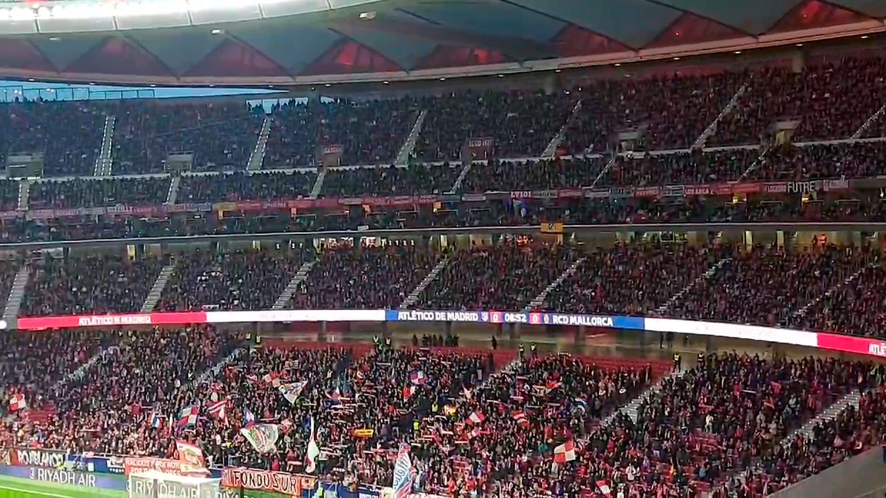 El Metropolitano, durante el homenaje a Luis Aragonés.