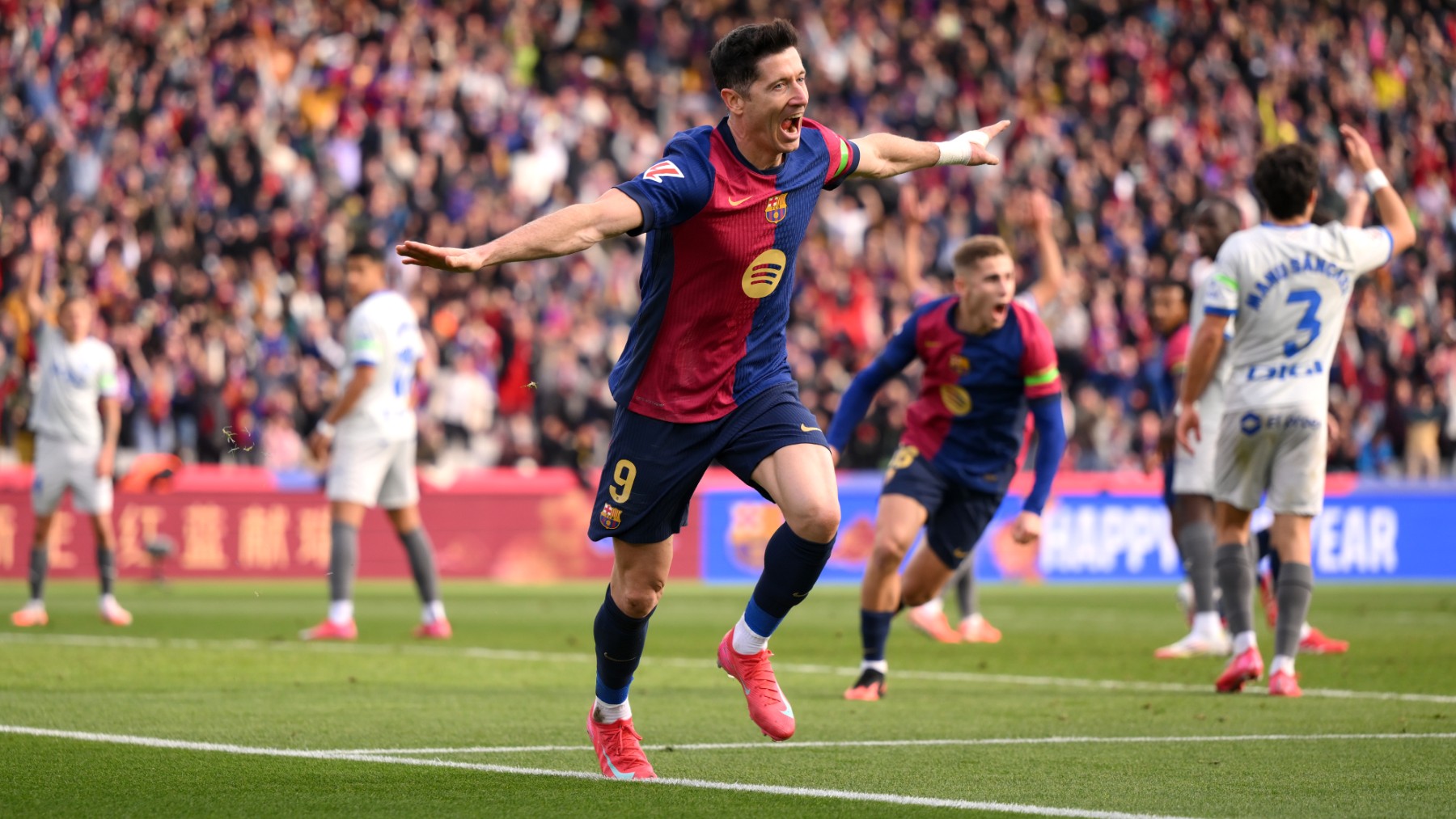Lewandowski celebra su gol contra el Alavés. (Getty)