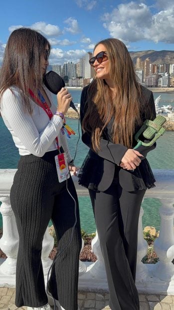Imagen de la entrevista de Happy FM a Melody desde el Balcón del Mediterráneo de Benidorm.