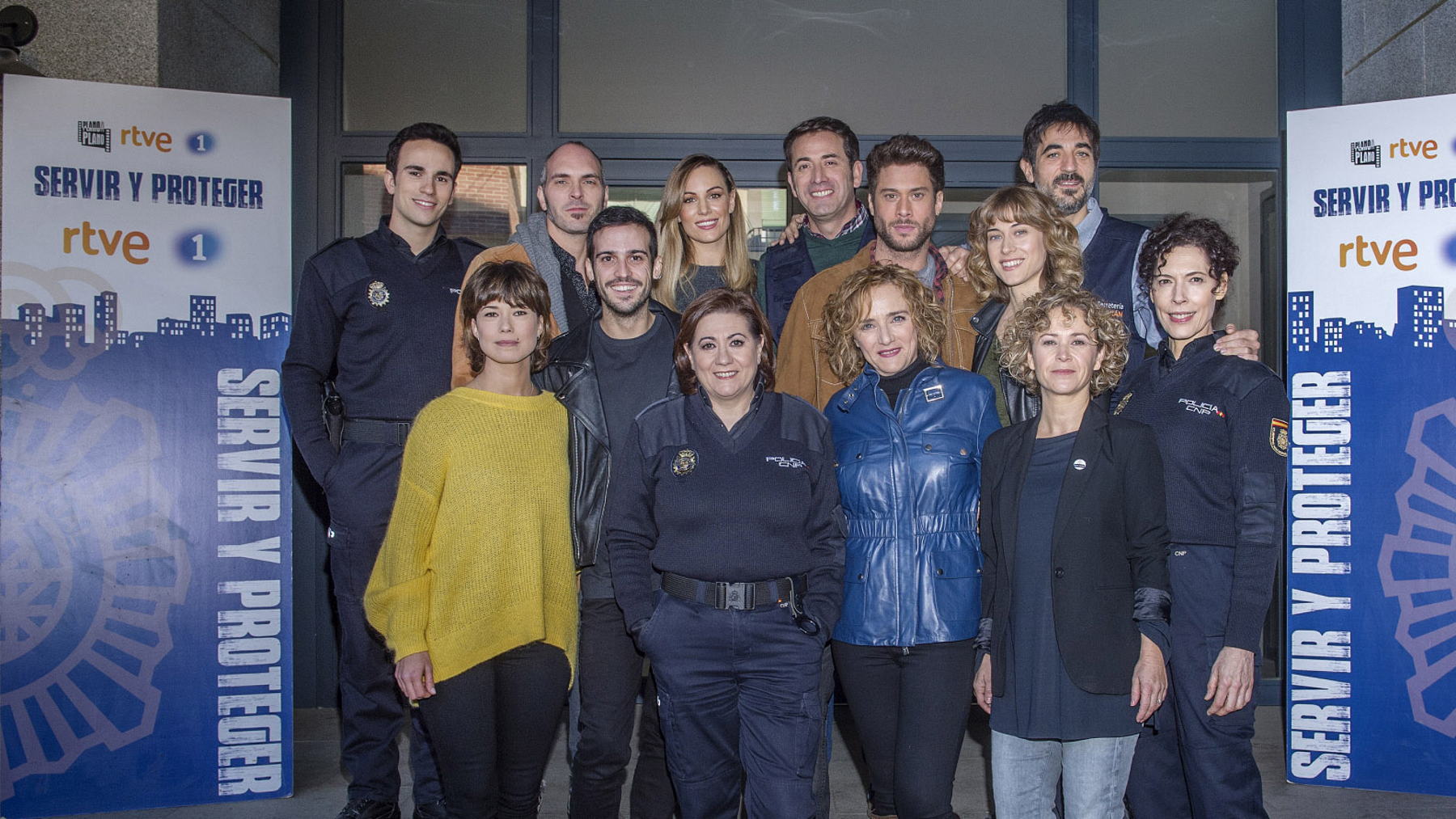 Luisa Martín y sus compañeros de ‘Servir y proteger’
