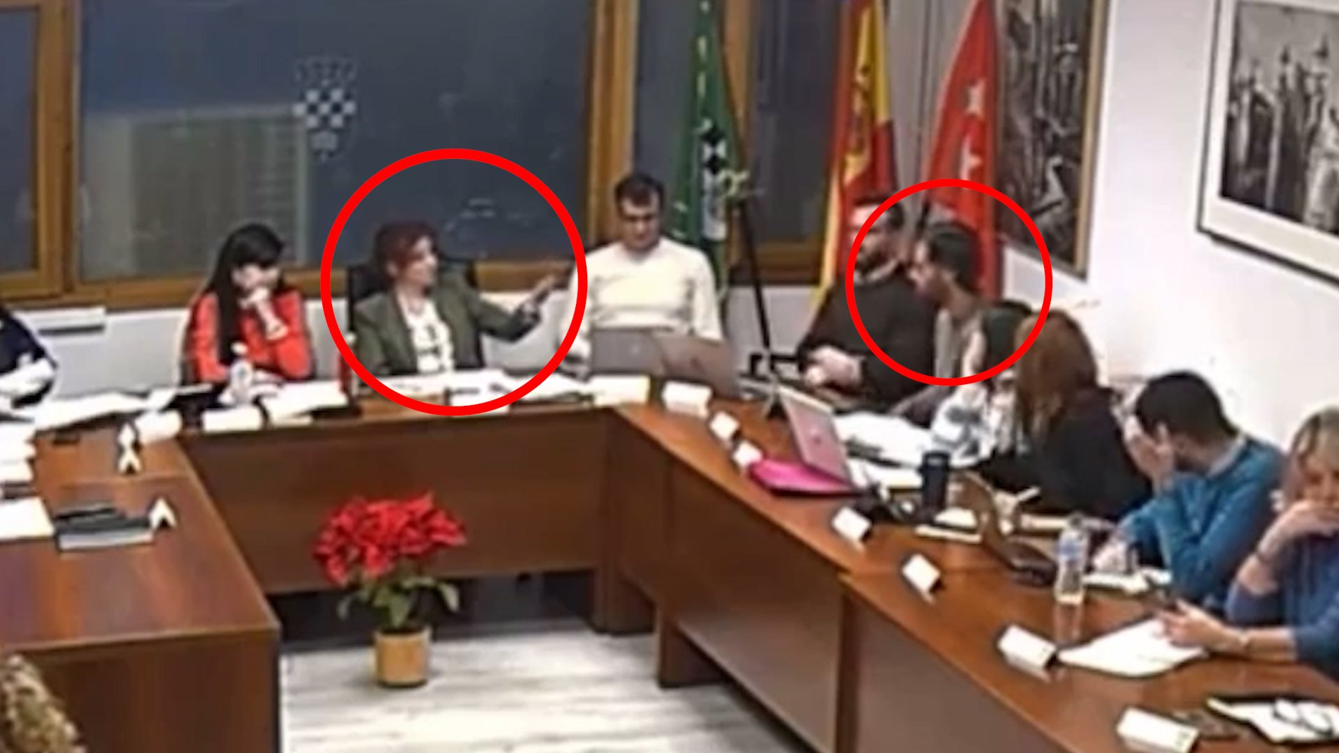 Gema Pacheco (PSOE) y Adrián Hidalgo (PP) en el pleno de Nuevo Baztán.