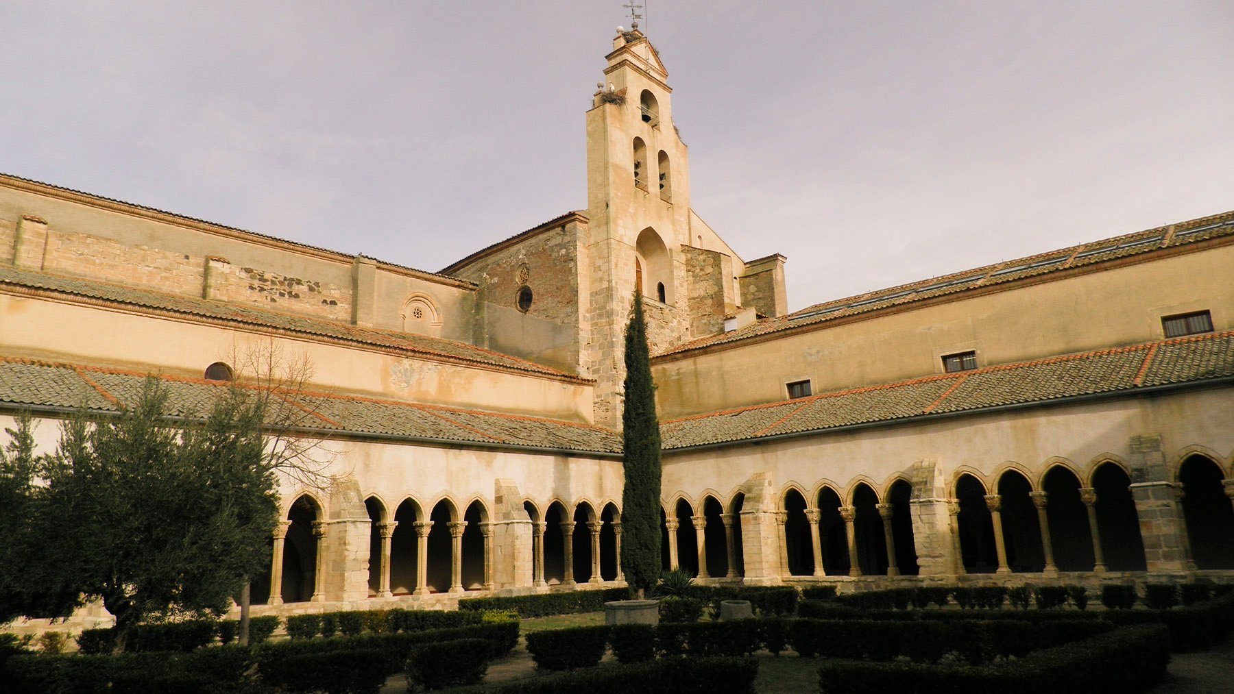 Monasterio de Santa María la Real de Nieva. Foto: Osado en Wikimedia Commons.