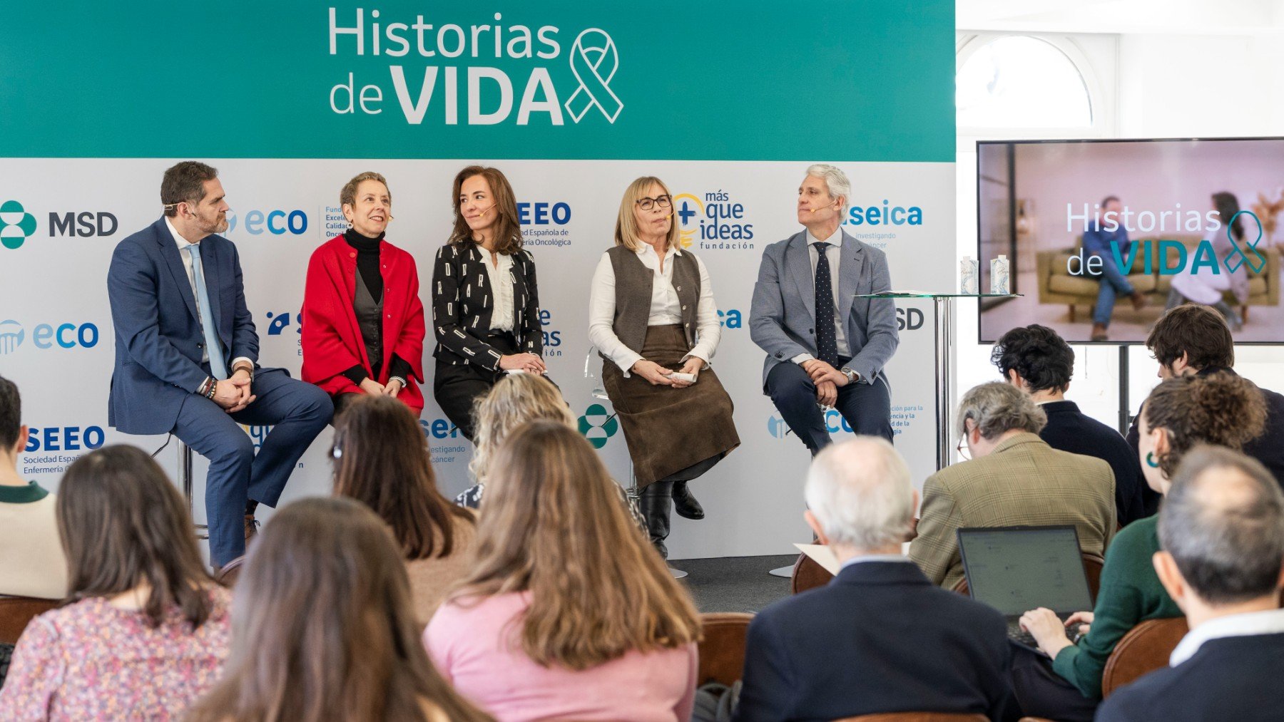 Un momento de la charla de profesionales de la salud acerca del Cáncer.