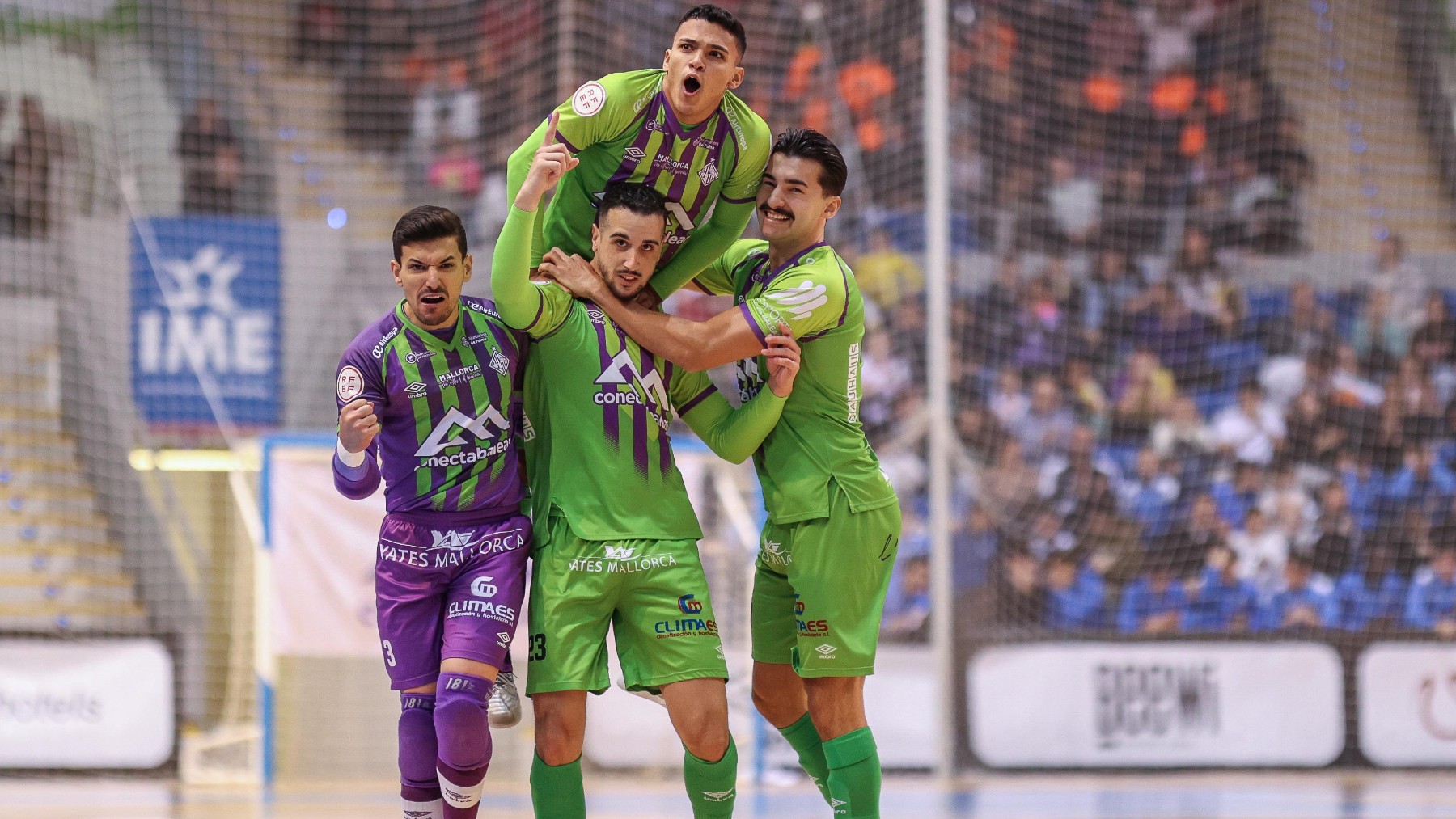 Piqueras y Gordillo celebran un gol contra Movistar Inter.