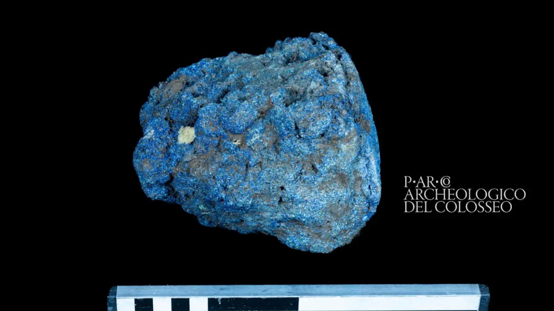 Hallazgo excepcional: descubren un misterioso lingote azul de 2.4 kilogramos en el palacio de Nerón