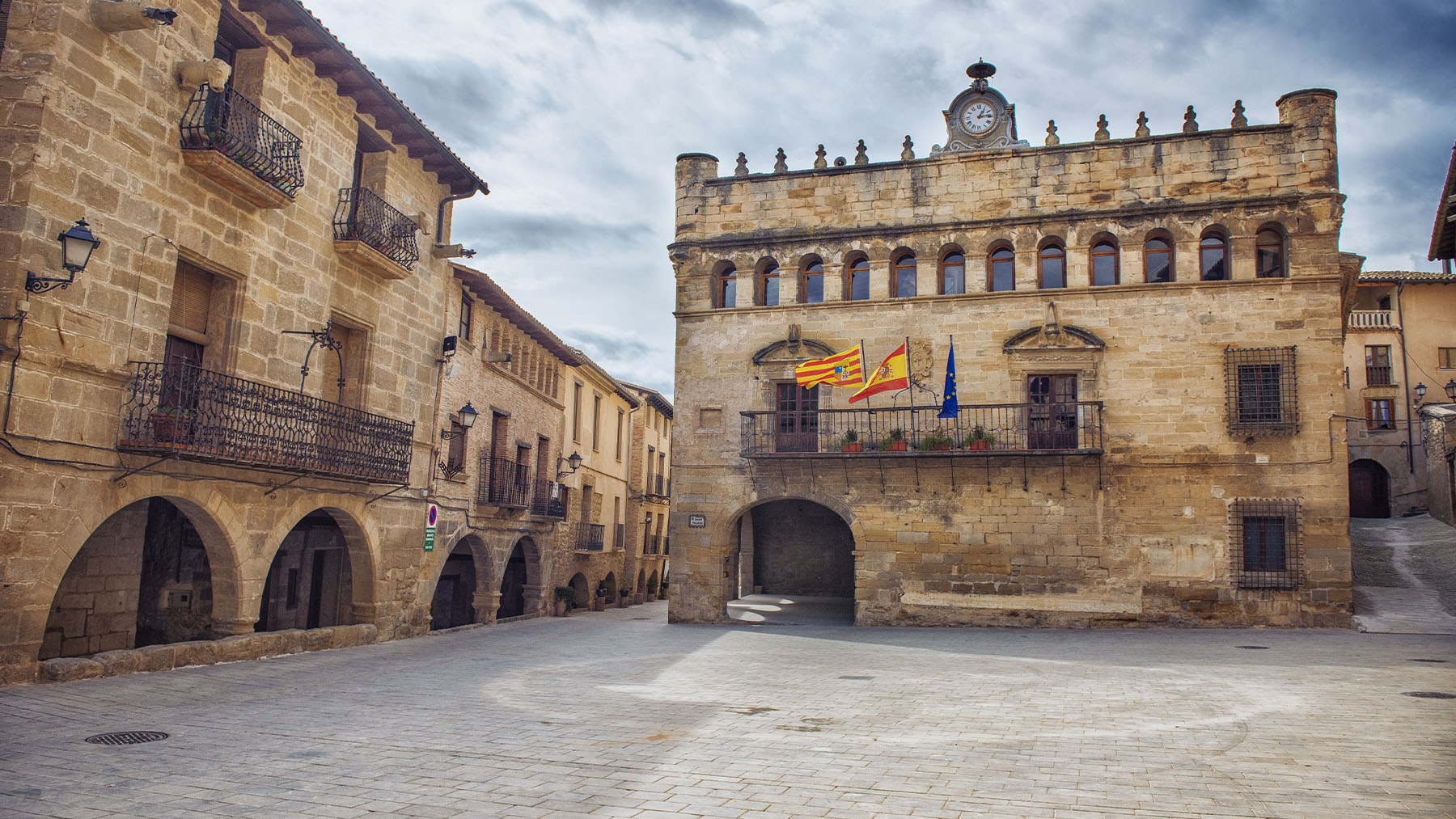 Casa consistorial de La Fresneda. Foto: Fontanetalcina en Wikimedia Commons.