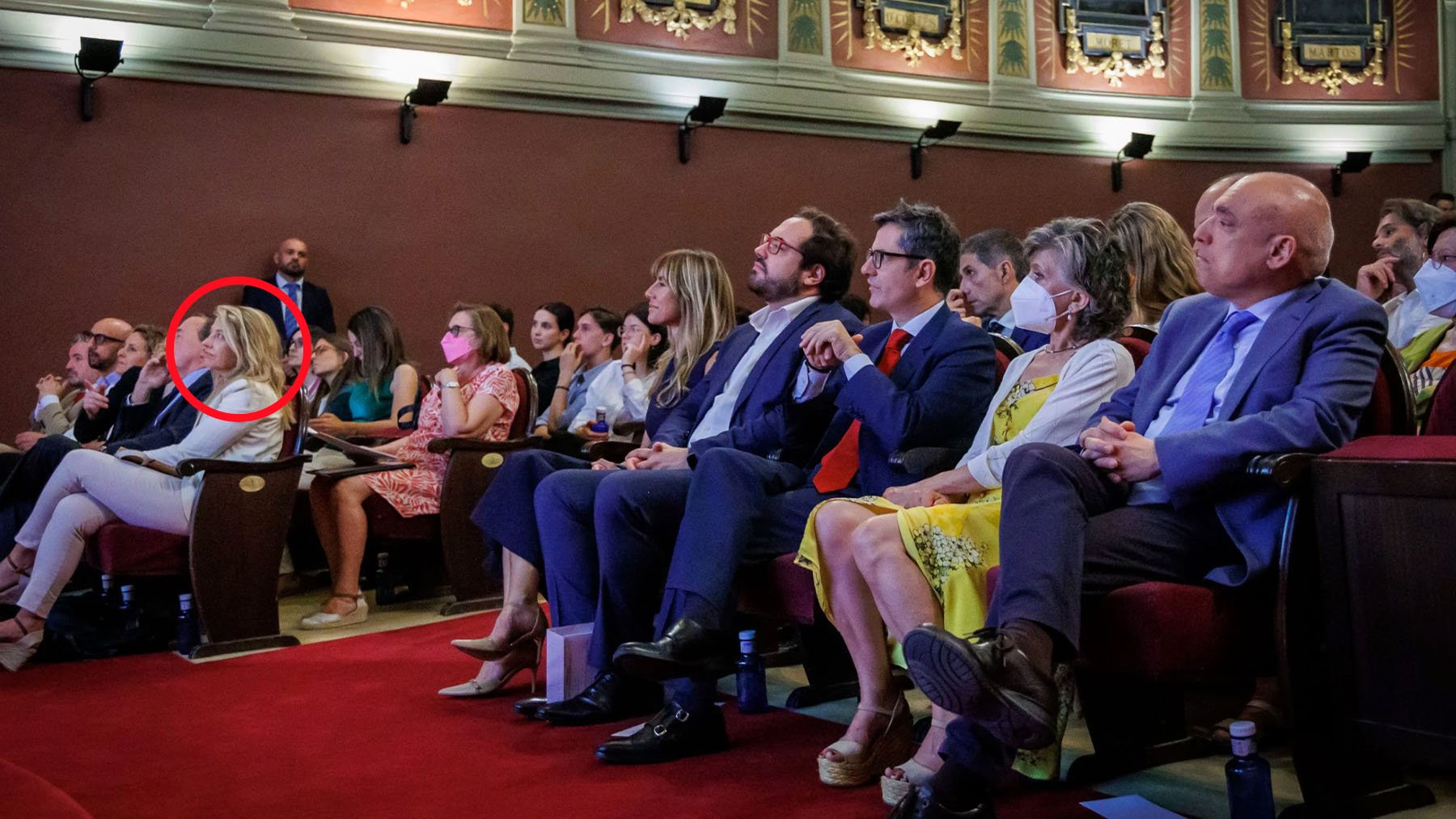 Cristina Álvarez, con Begoña Gómez y Félix Bolaños.