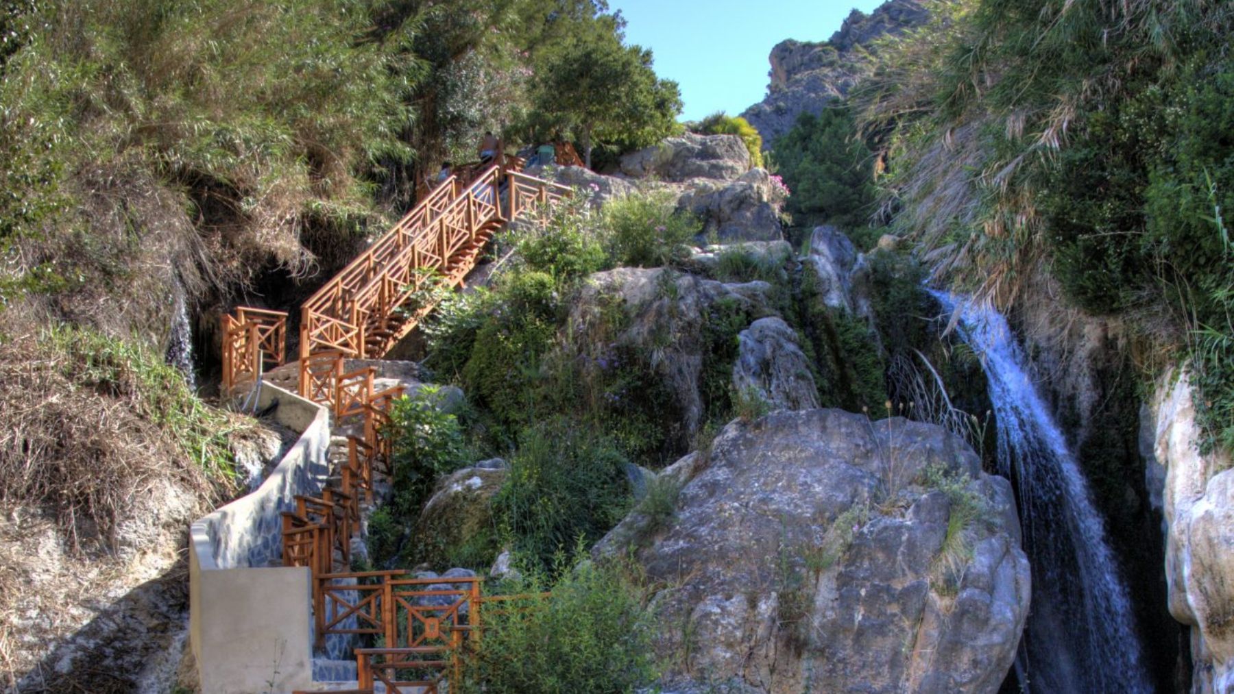 Pueblo, Alicante, curiosidades, naturaleza