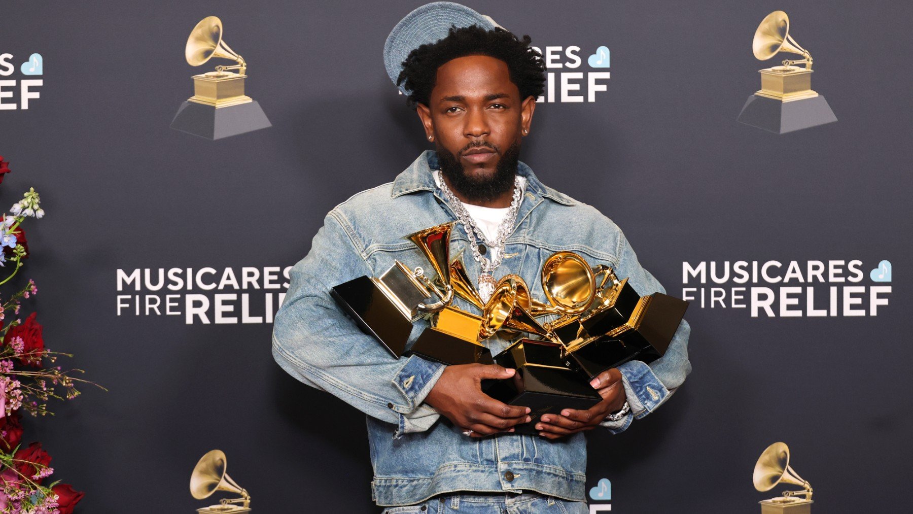 Kendrick Lamar, con sus últimos premios ganados. (Getty)