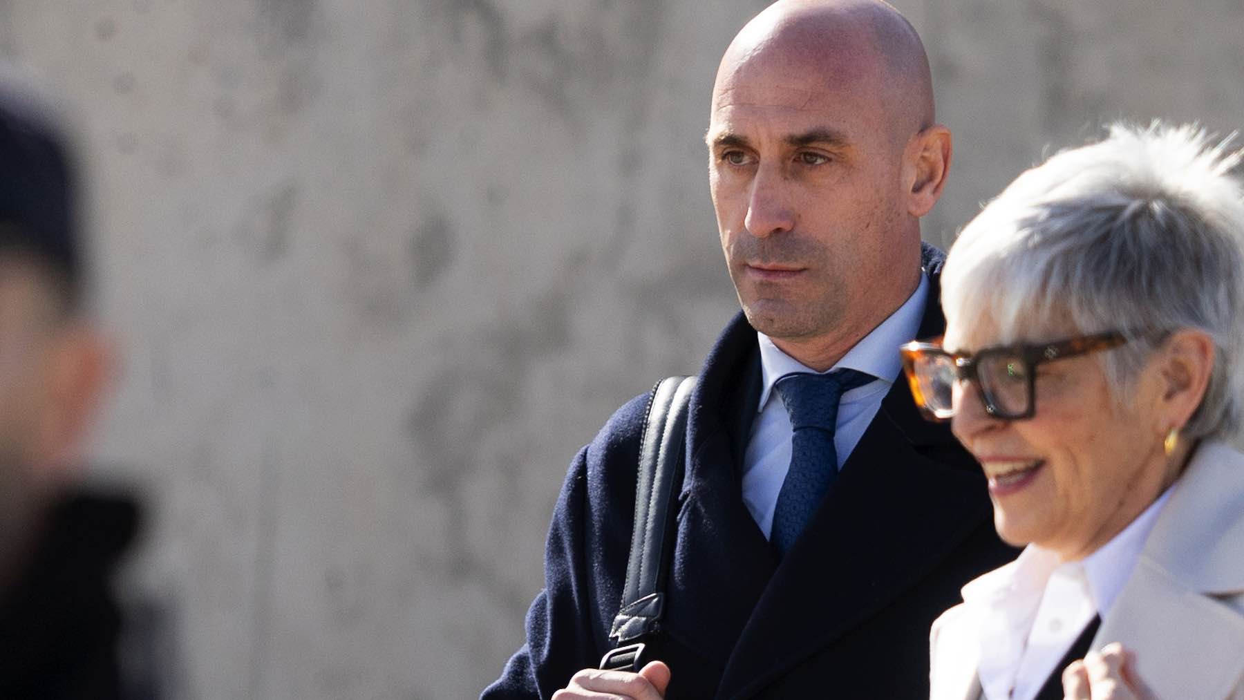 Rubiales condenado a pagar una multa de 10.800 € a Jenni Hermoso y evita la cárcel