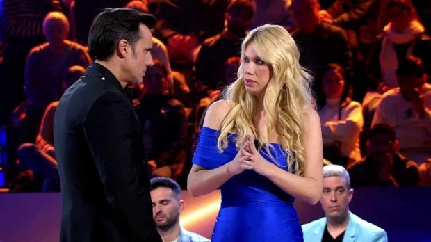 Ion Aramendi habla con Vanessa. (Mediaset)