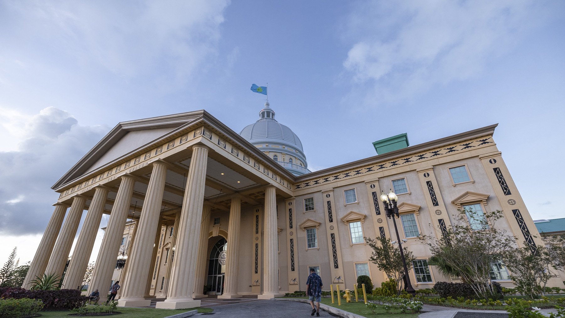 Capitolio de Palaos, en Ngerulmud. Foto: Wang Yu Ching en Wikimedia Commons.