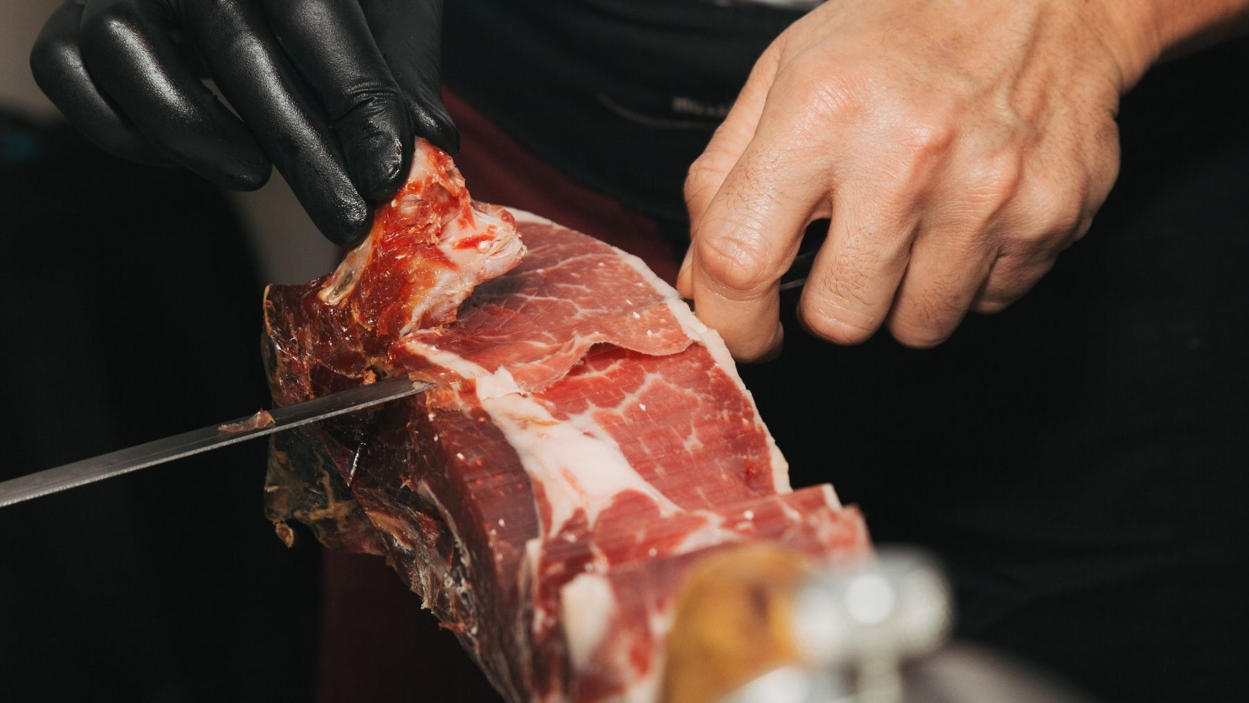 El mensaje más duro de un experto sobre el jamón ibérico que ponen en los bares: «No seas paleto»