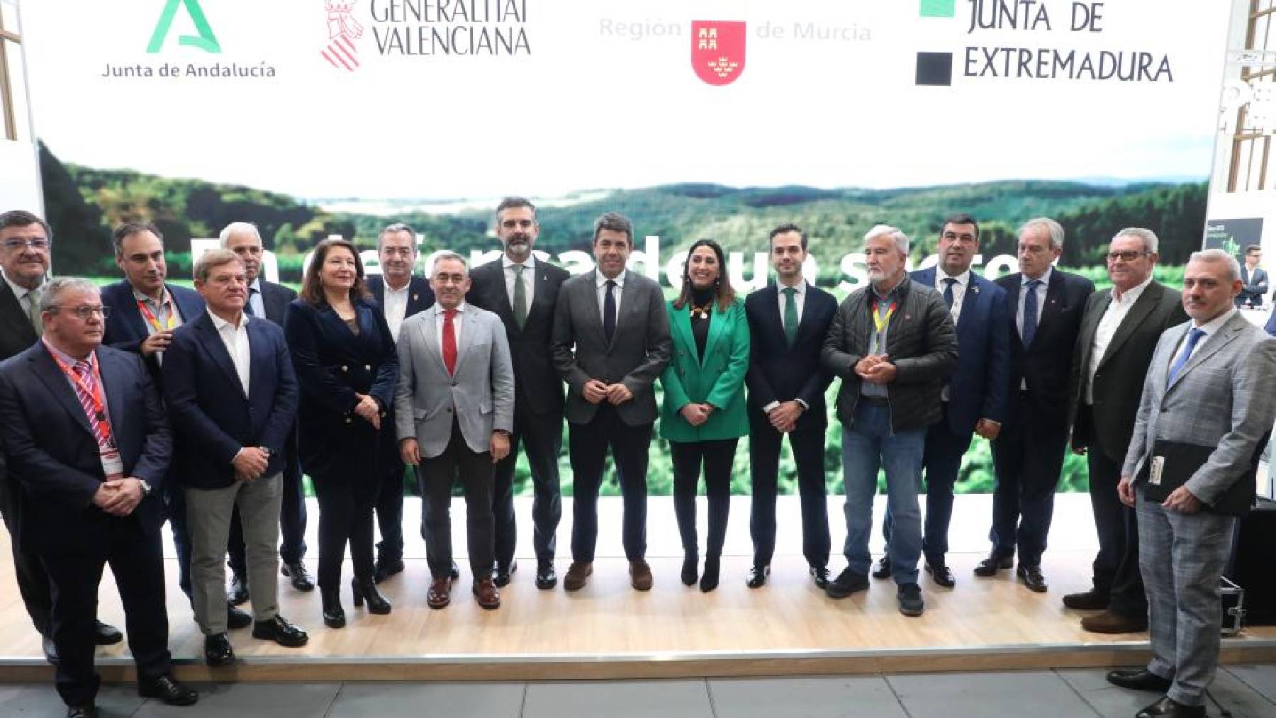 Los representantes de Andaucia, Extremadura, Murcia y Comunidad Valenciana, este jueves, en Berlín.