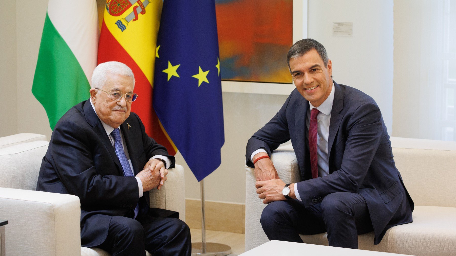 Pedro Sánchez, junto al presidente de Palestina, Mahmud Abbas. (Europa Press)