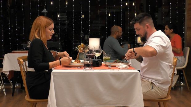 Aída y Alejandro en First Dates. (Mediaset)