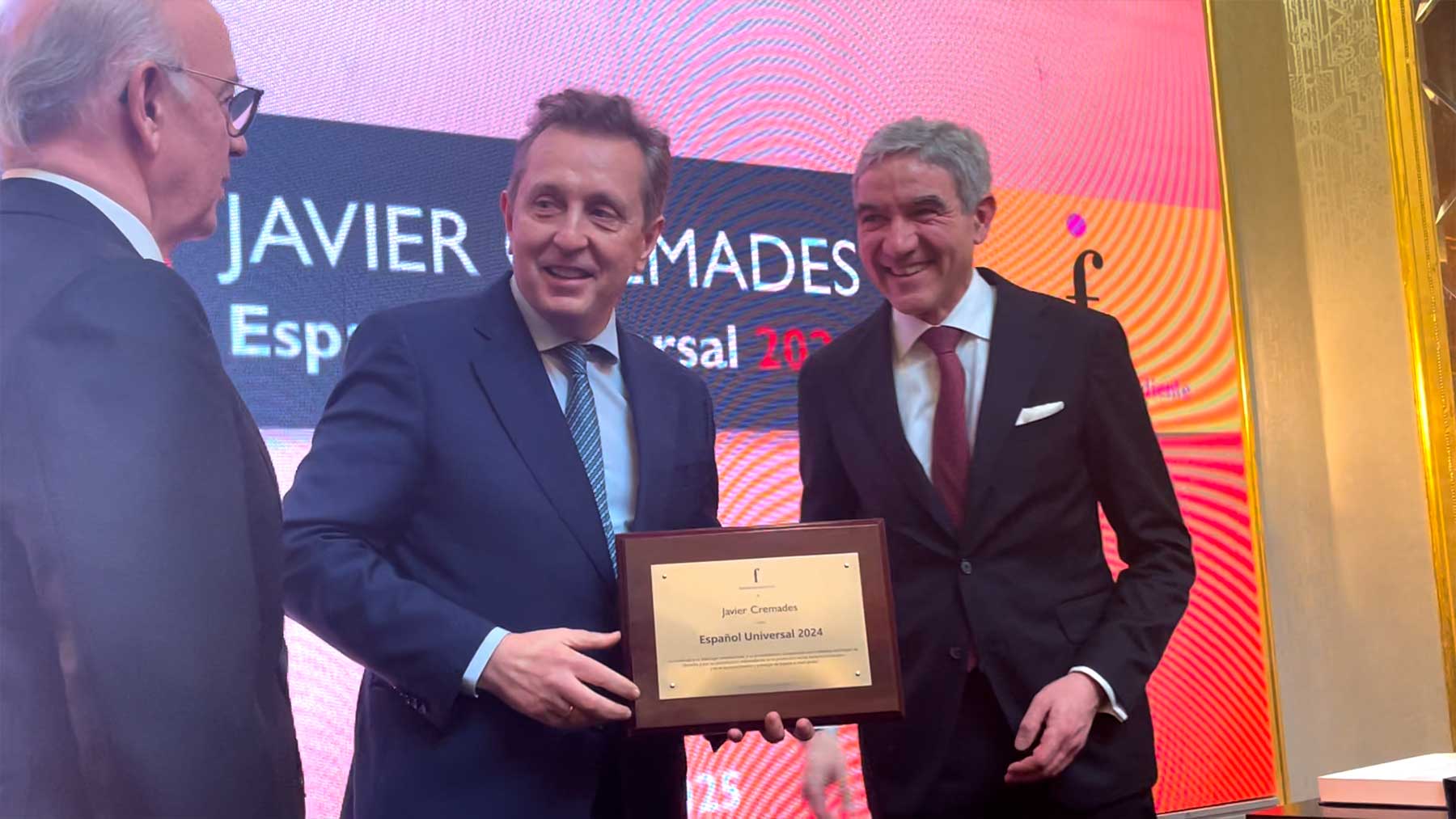 Javier Cremades recibe el Premio Español Universal por su proyección de la imagen de España