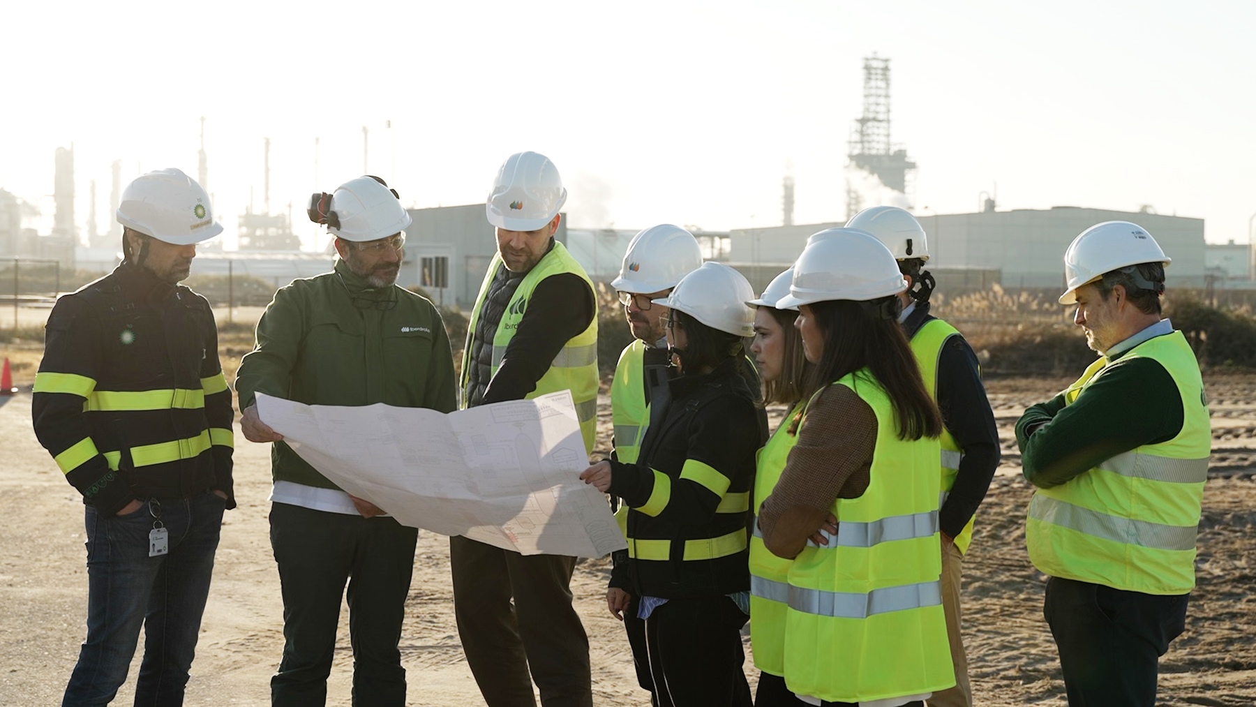 Personal de bp e Iberdrola en el terreno