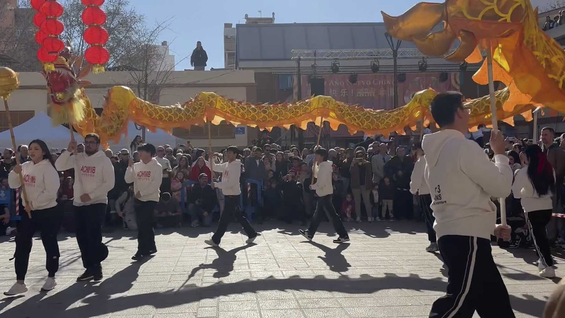 Cientos de personas se citan en el barrio de Pere Garau para celebrar el Año Nuevo Chino