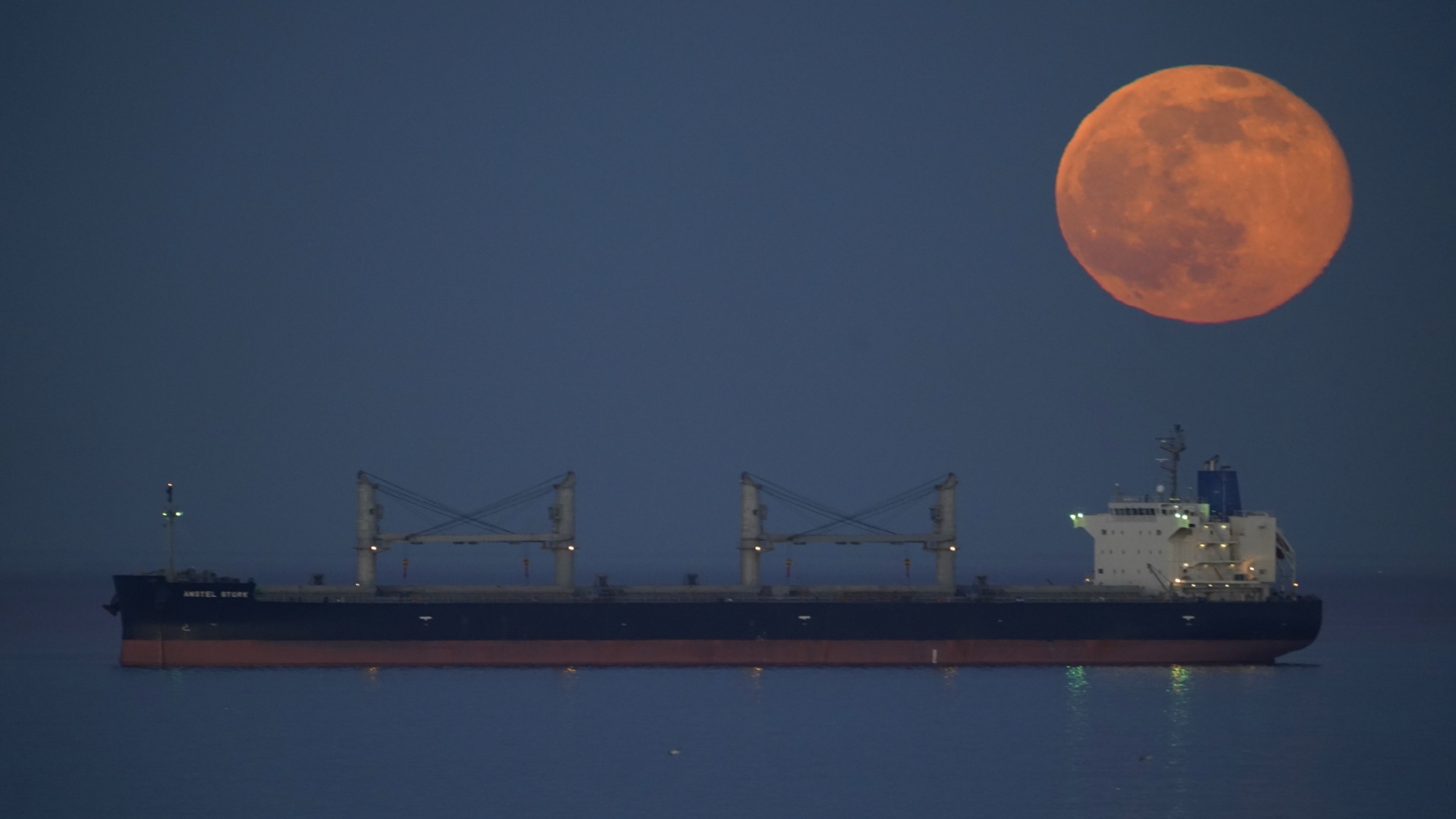 Llega la Luna de Nieve: el día exacto que podrás ver la luna llena de febrero