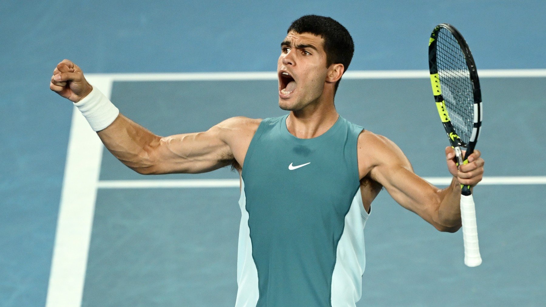 Carlos Alcaraz celebra su victoria en Róterdam. (Getty)