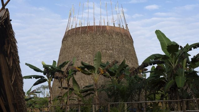 torre capaz de generar 100 litros de agua, Warka Water, África