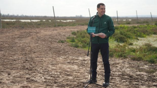 Juanma Moreno en la finca Tierras Bajas