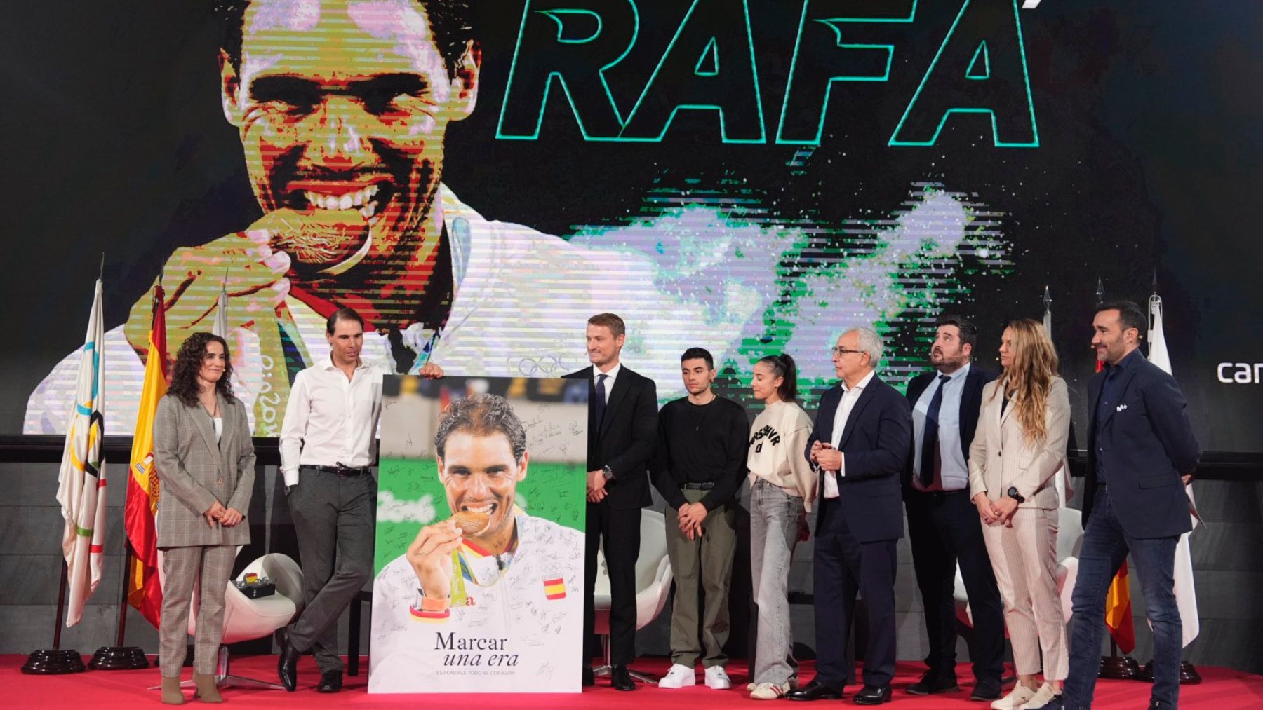 Rafa Nadal, rodeado de grandes deportistas en el Comité Olímpico Español.