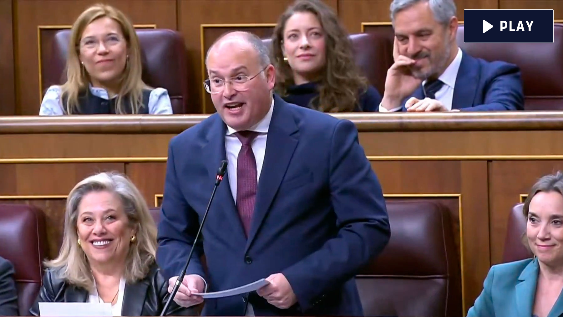 Sánchez huye del Congreso y Tellado tira de ironía: «El absentismo laboral es cosa familiar»