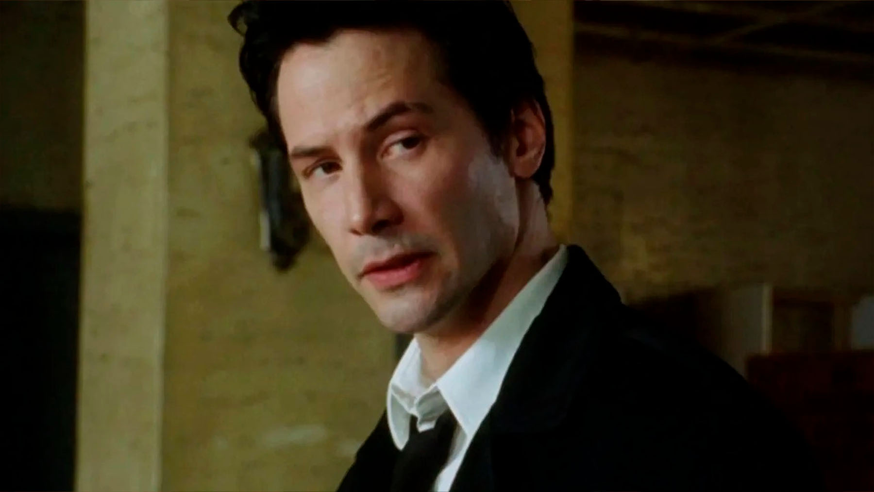 Keanu Reeves en el protagonista de ‘Constantine’ (Warner Bros).