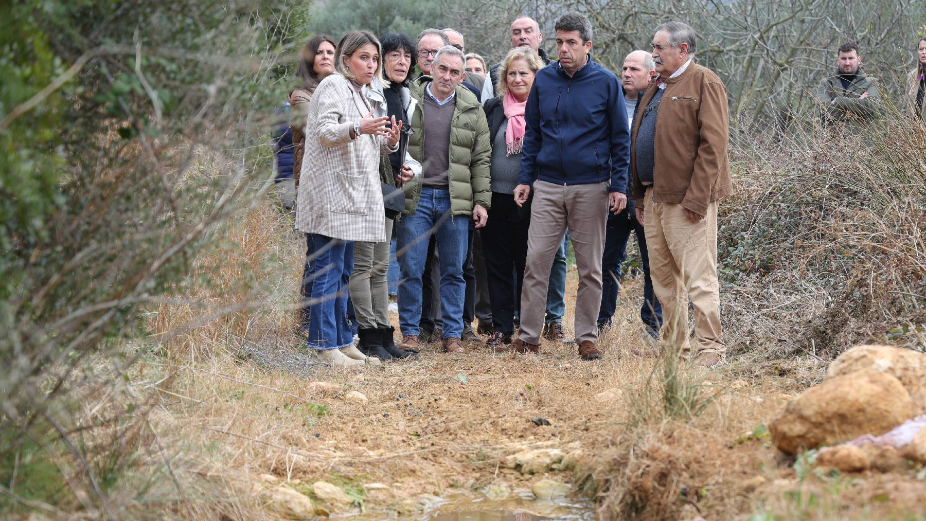 Carlos Mazón, este miércoles, en los caminos rurales de Coves de Vinromá, en Castellón.