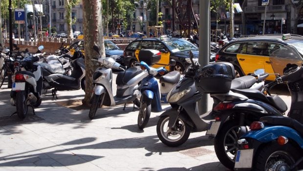 Motos aparcadas en Barcelona