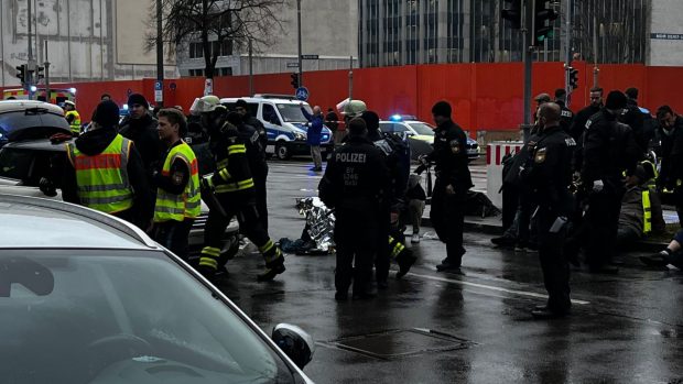 atropello masivo Múnich Alemania coche mitin Verdi sindicato