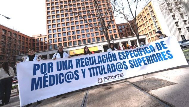 Mónica García manifestación médicos