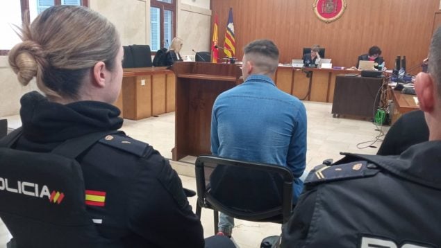 hombre incendio casa en Palma con su mujer e hijo dentro