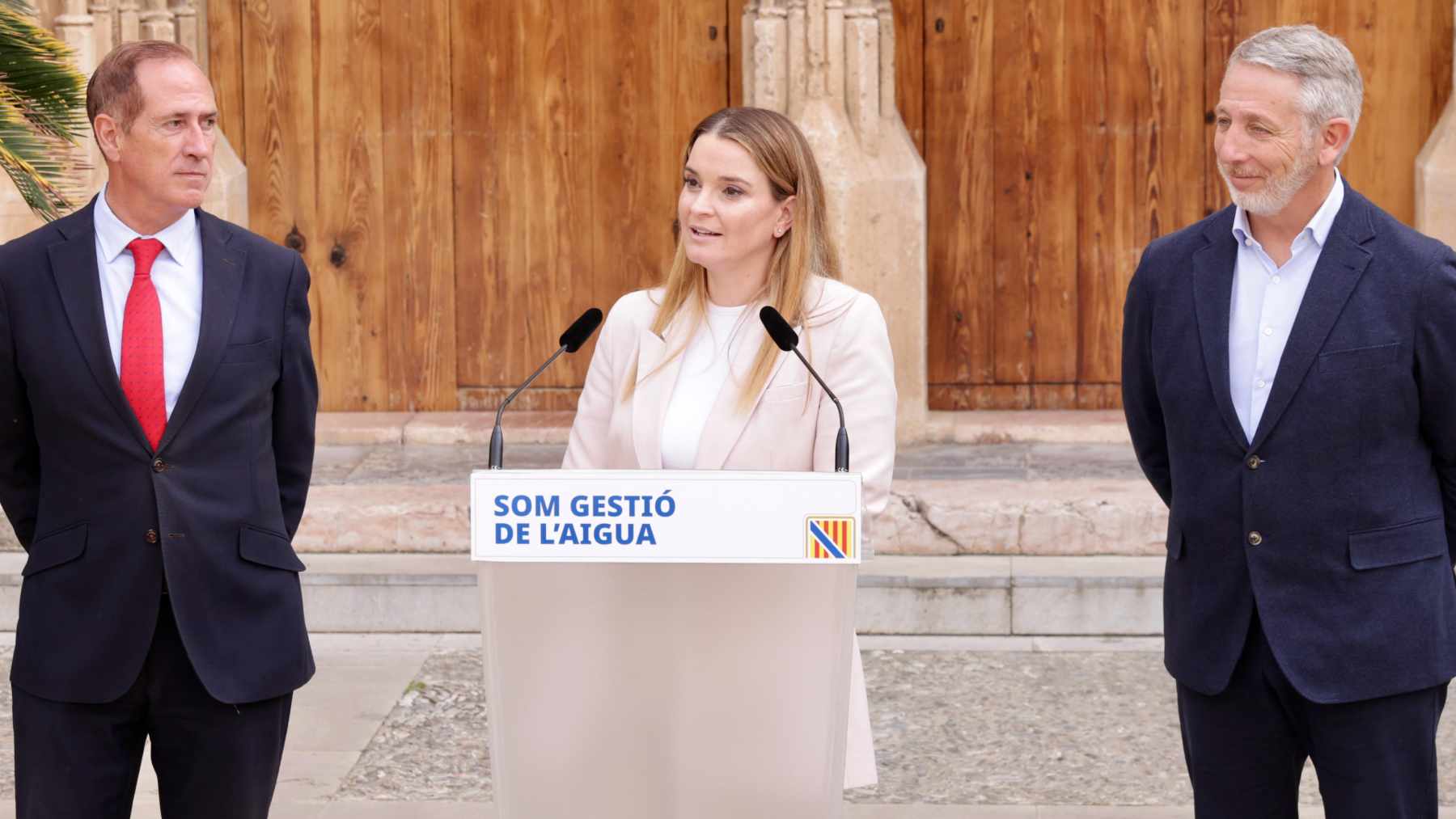 La presidenta balear Marga Prohens, junto al conseller del Mar, Juan Manuel Lafuente (izqda.).