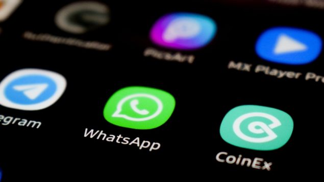 Castigado siete años sin WhatsApp por intercambiar fotos y vídeos sexuales con una niña de 13 años