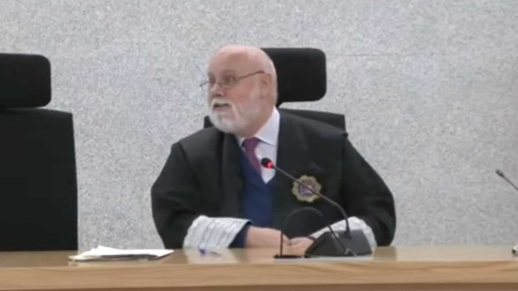 El juez Fernández-Prieto mostró una enorme felicidad al terminar el juicio a Luis Rubiales tras nueve sesiones.