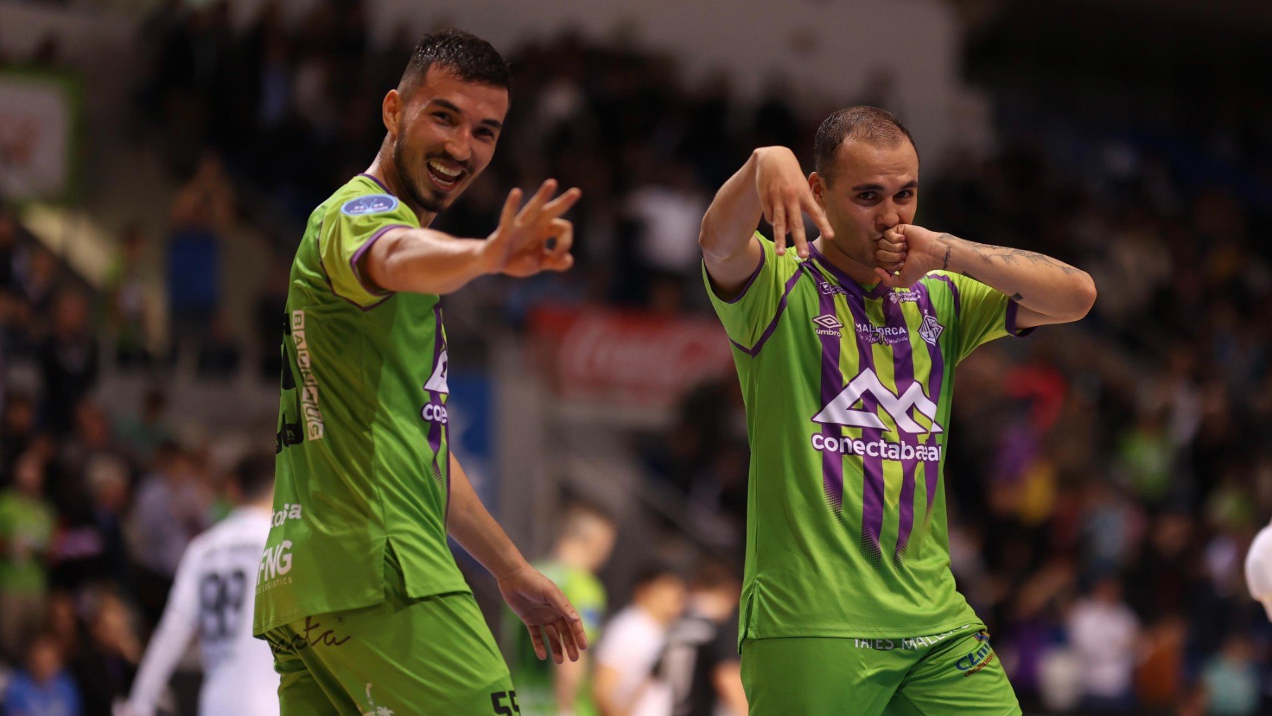 Marcelo y Fabinho celebran un gol.