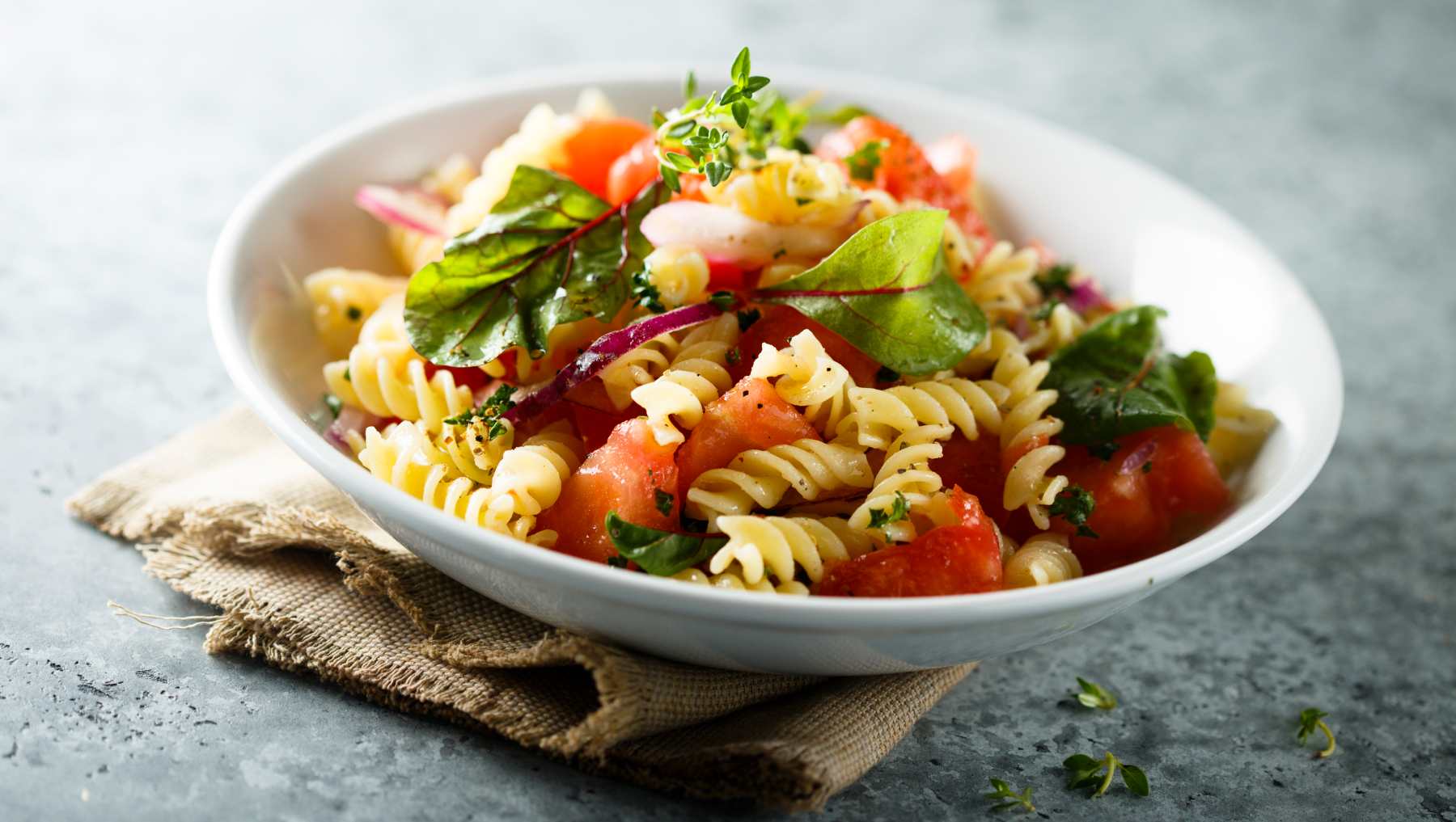 Ensalada de pasta de moda.