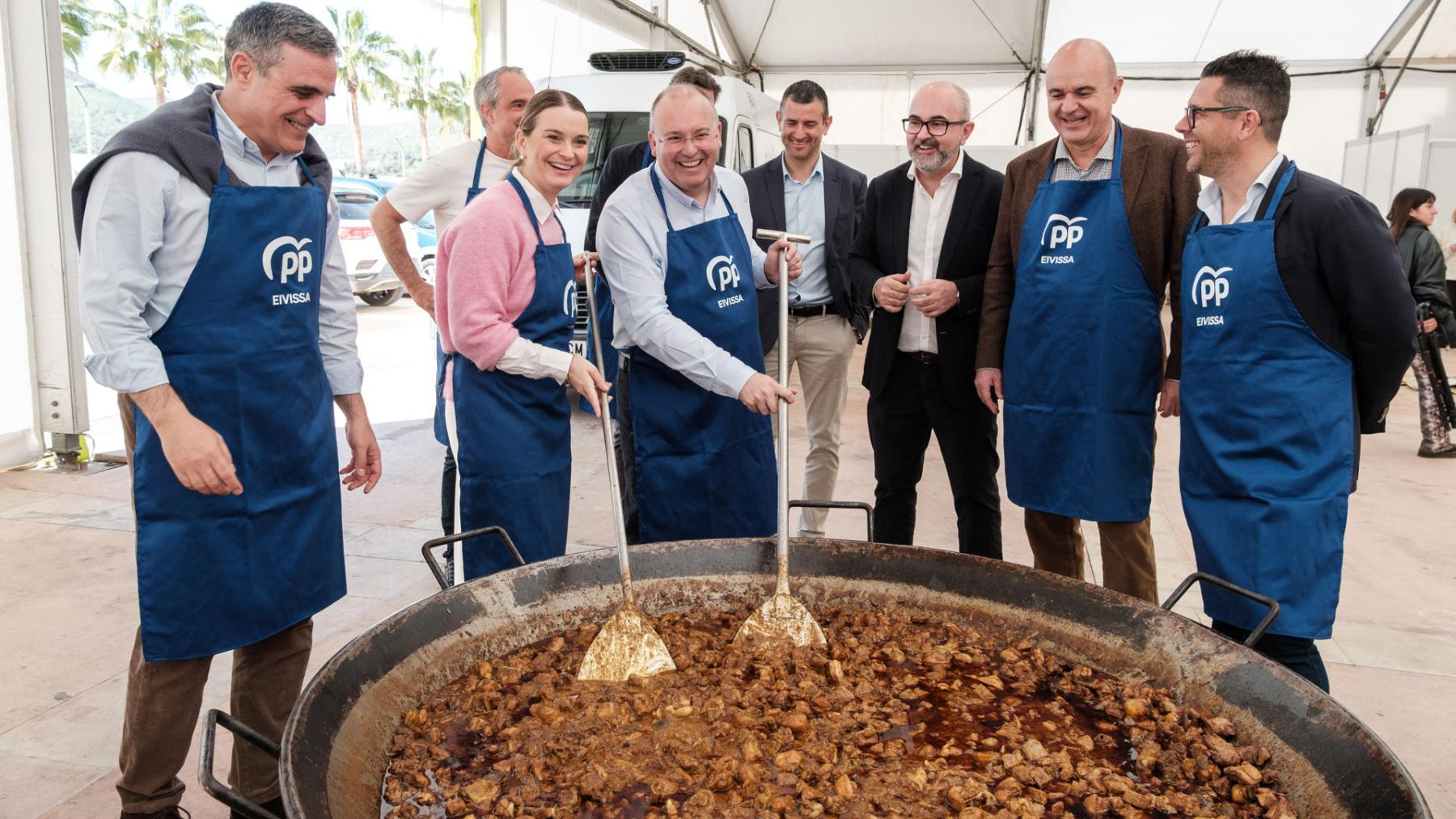 Tellado y Prohens en el almuerzo celebrado por el PP de Ibiza. (EFE)