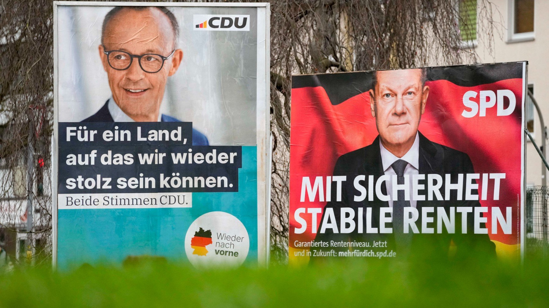 Carteles de campaña del partido conservador CDU y del socialista SPD. (Foto: Europa Press)