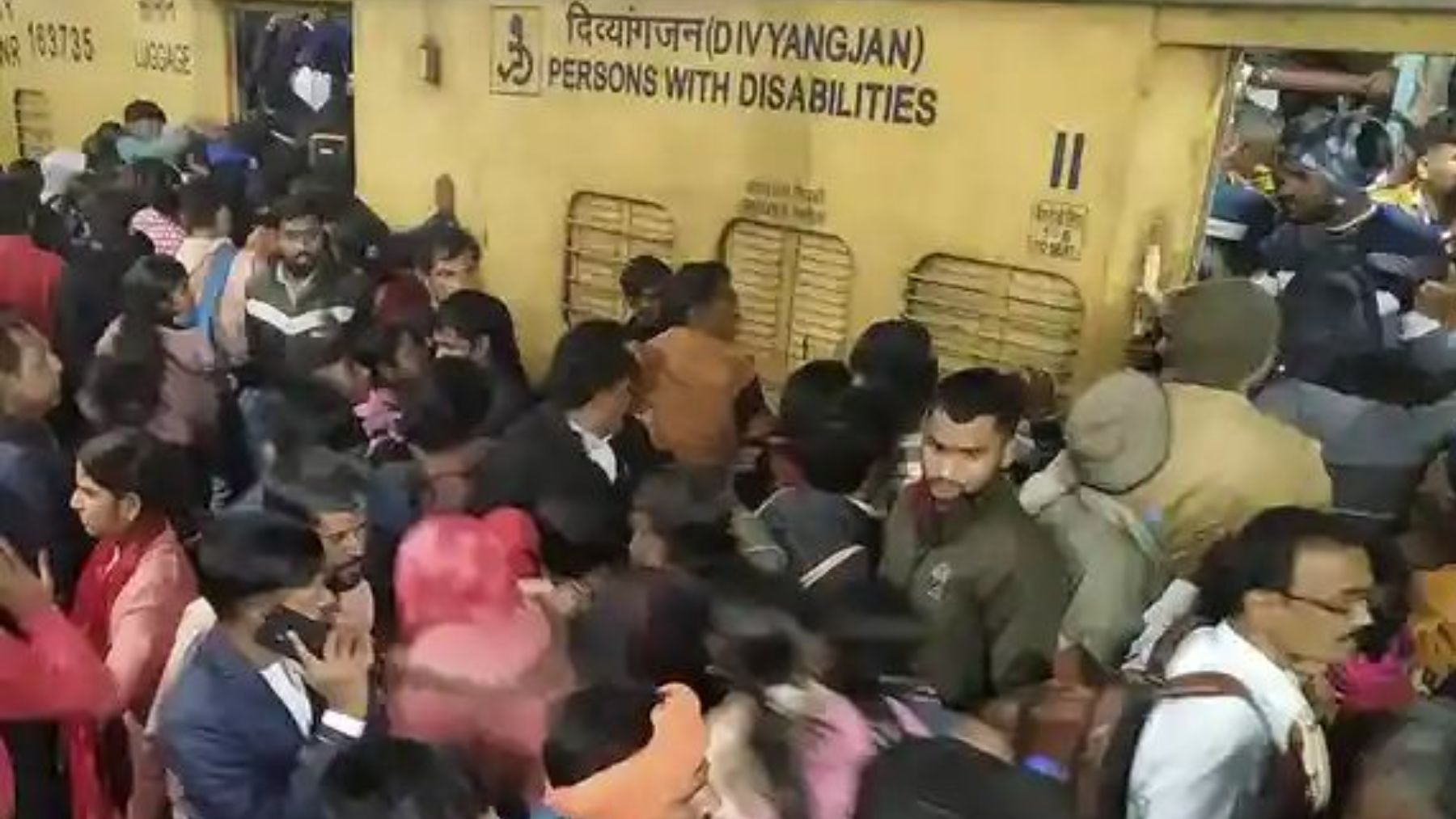 Imagen de la estampida en el tren de La India.