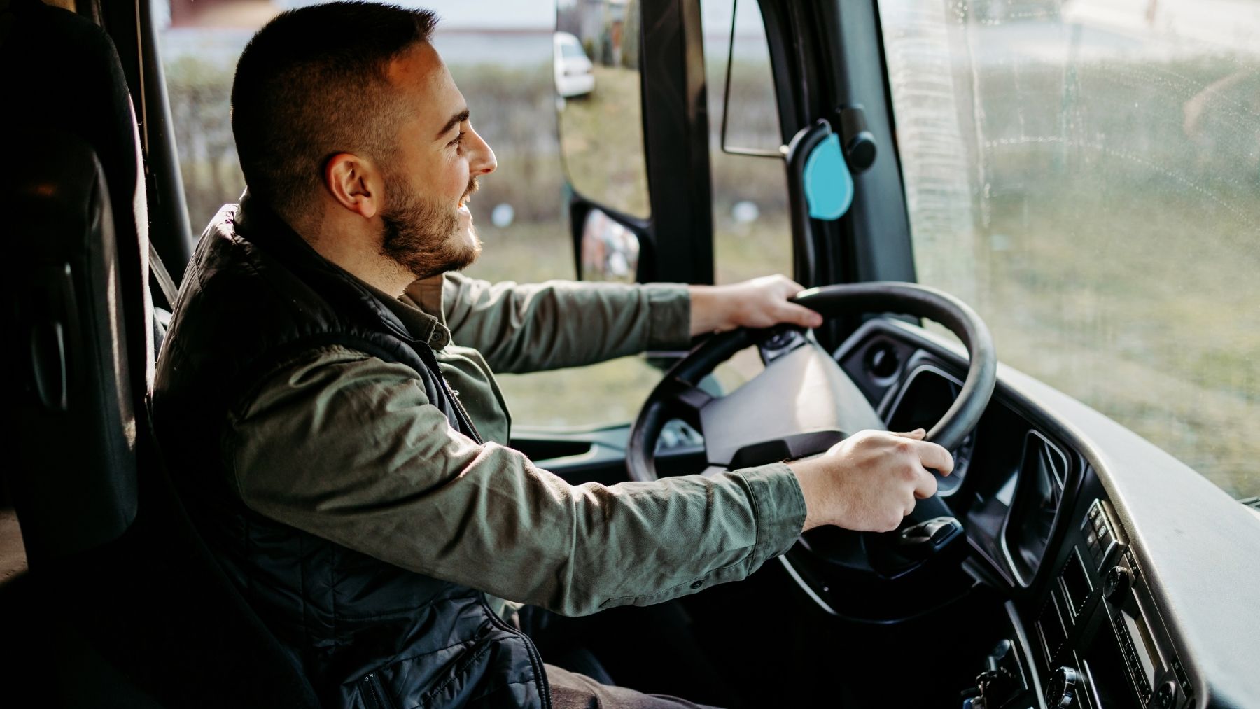 La DGT endurece la vigilancia sobre camiones y autobuses: así afectará a conductores y empresas