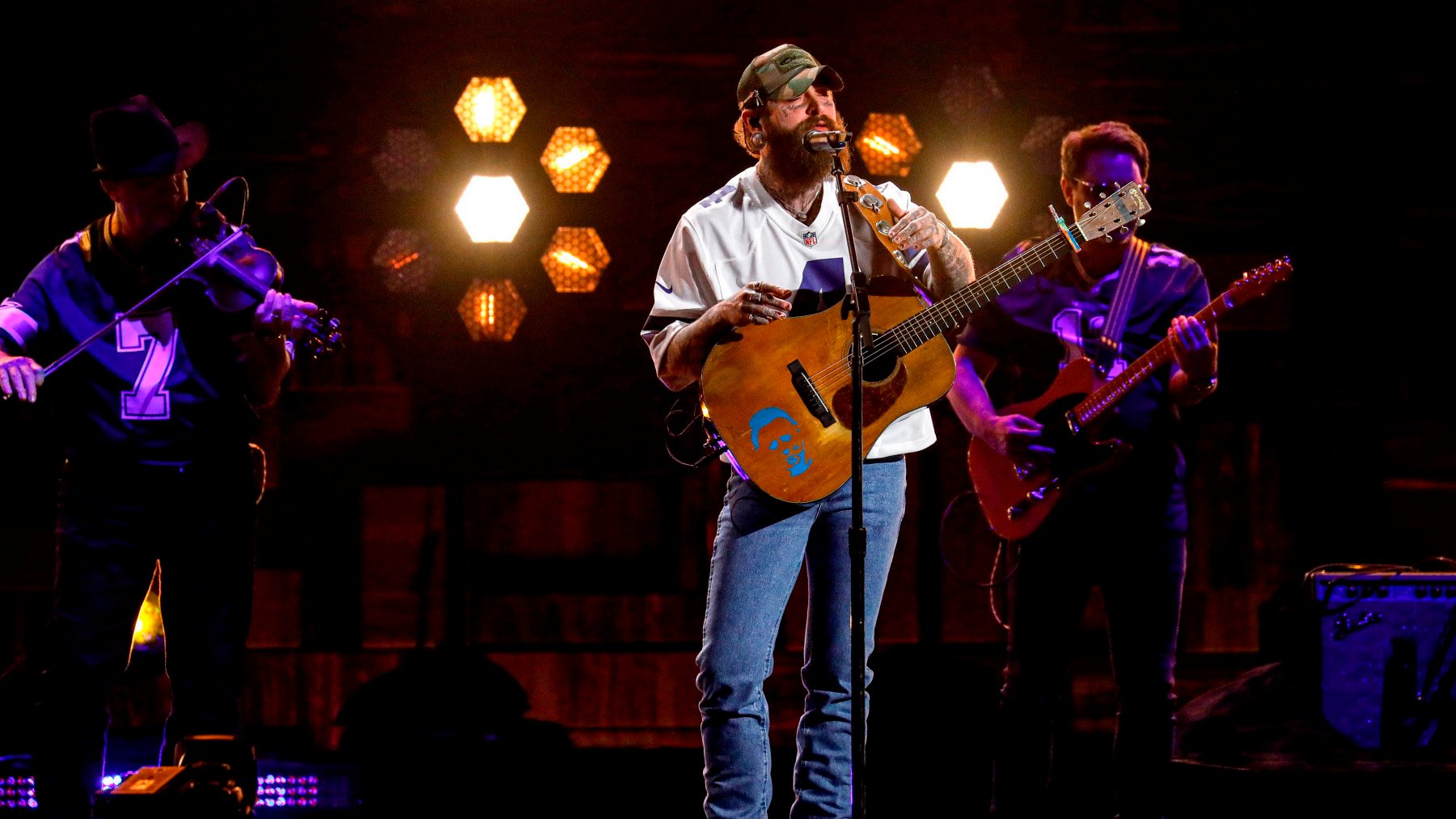 Post Malone actuando en los Academy of Country Music (ACM) Awards. (Foto: Gtres)