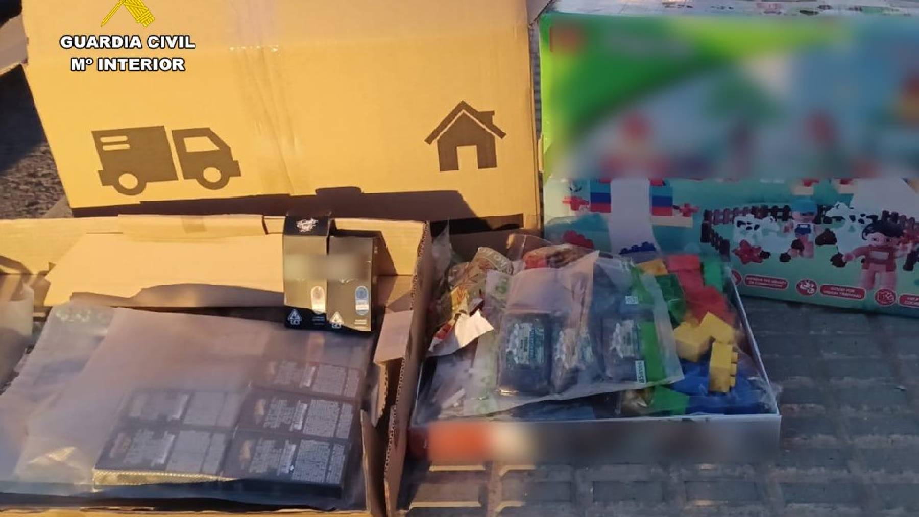 Cajas de juguetes en que iba camuflada la droga.