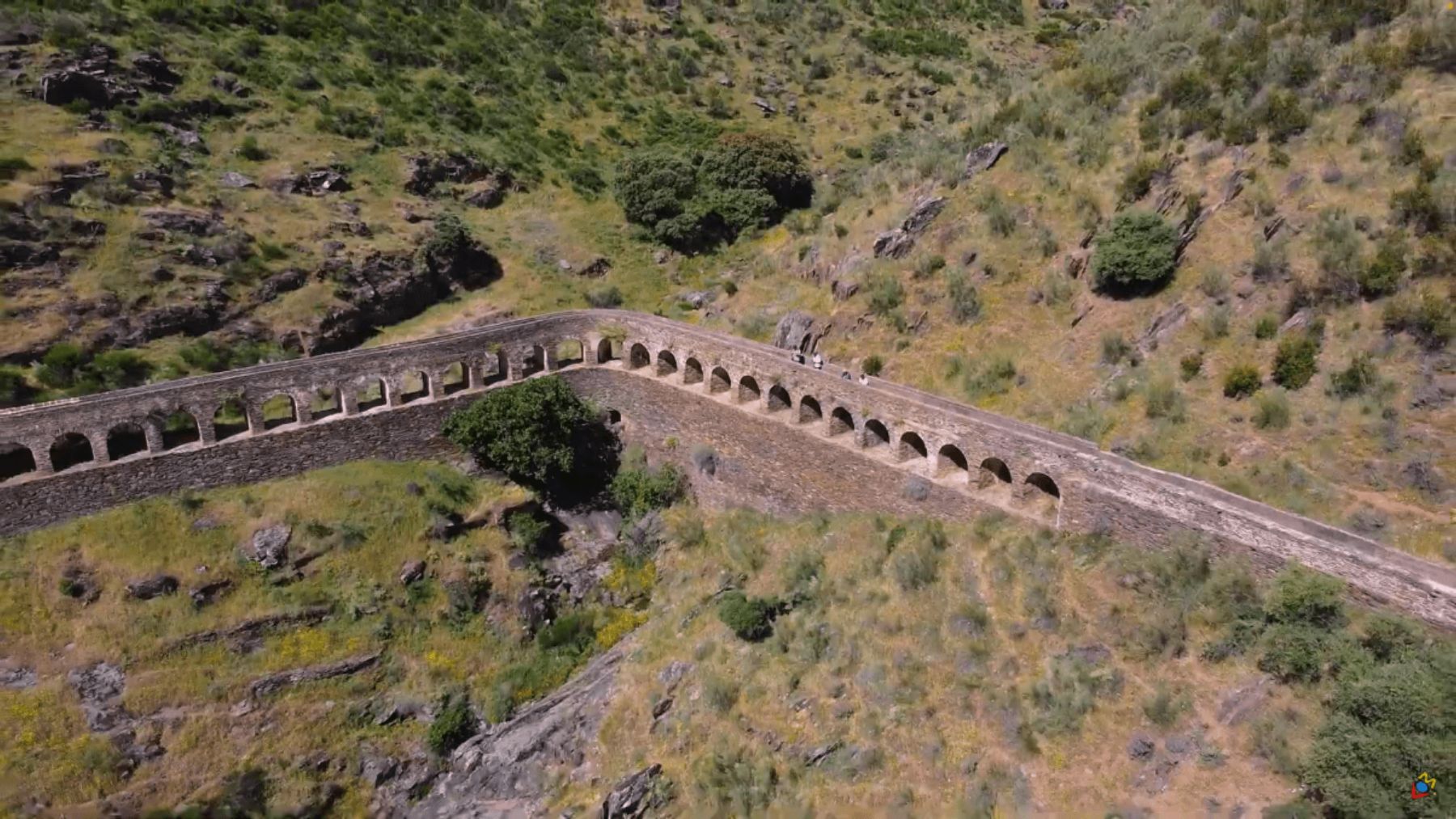 Acueducto de las Herrerías. Foto: Turismo Campillo de Deleitosa.