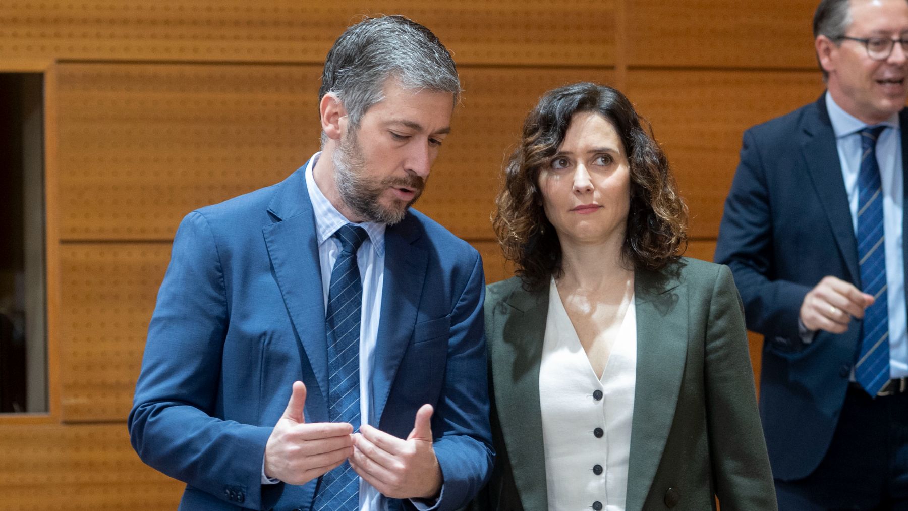 Isabel Díaz Ayuso, con el consejero Miguel Ángel García. (EP)